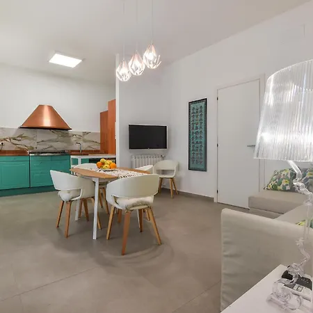 Holiday home Stunning In With Kitchen *